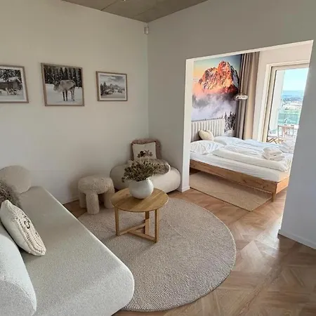 Luxusne Golf View S Nabijanim Ev